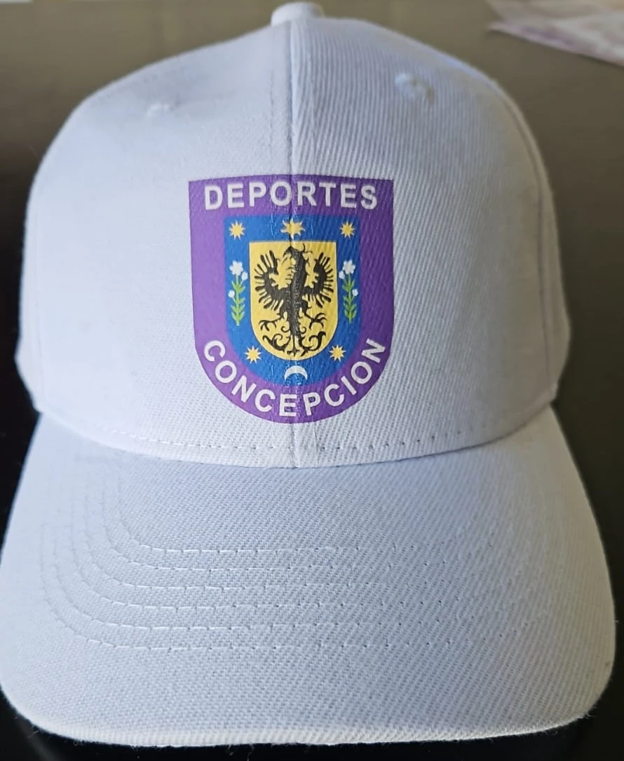 Gorras bordadas para un club deportivo